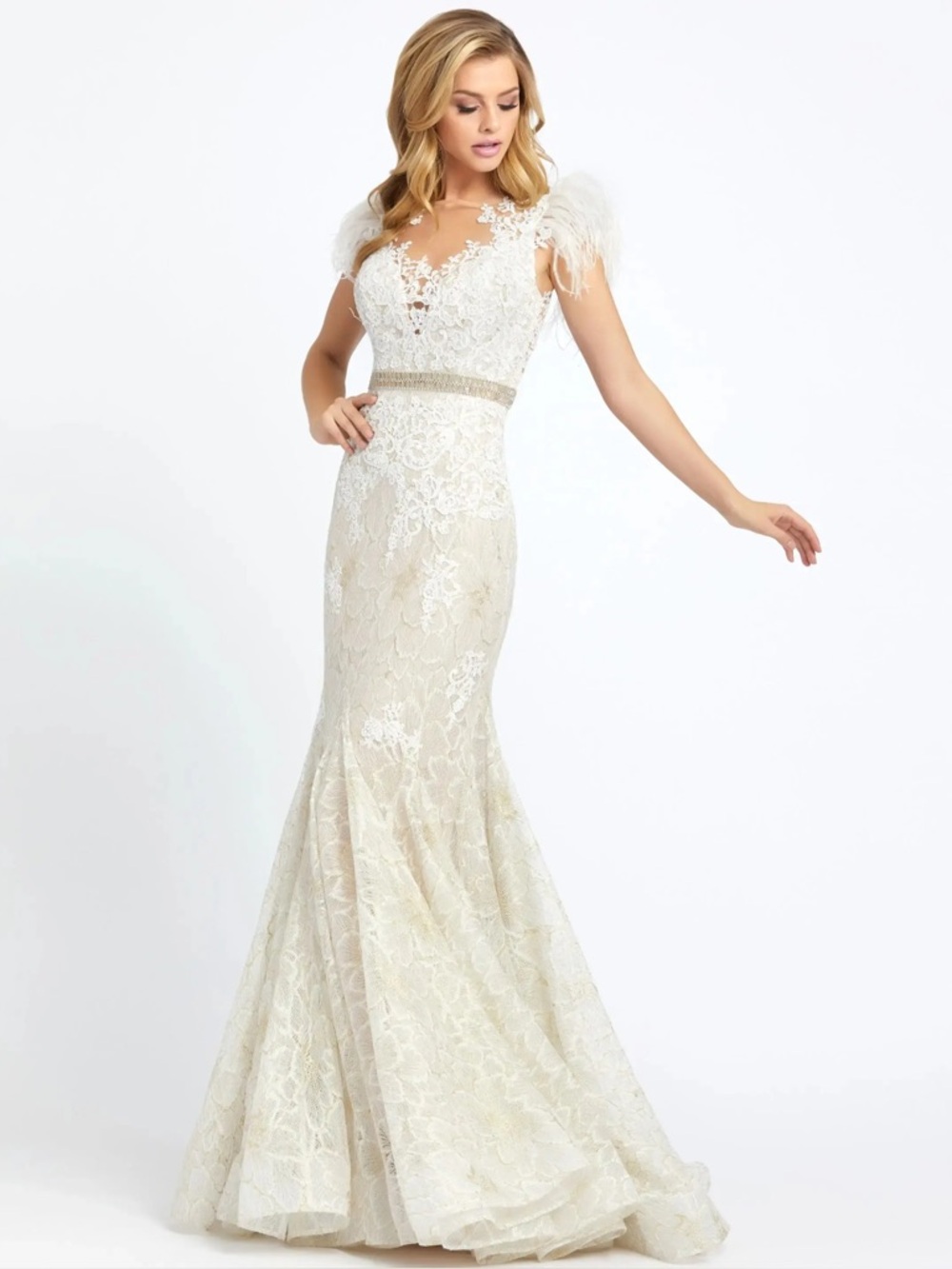 MAC DUGGAL
White Embellished Feather Cap Sleeve Illusion Neck Trumpet Gown